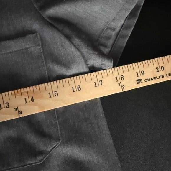 FIGS Technical Collection Catarina One-Pocket Scrub Top in Graphite Gray XS - Picture 3 of 7